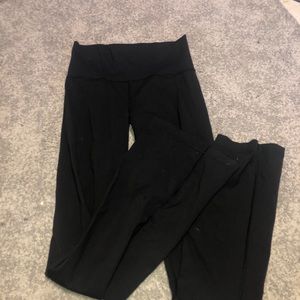 Black lululemon yoga pants
